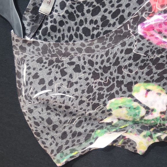 Floral V Neck Top by Sushi Flowers - Picture 3 of 8